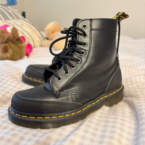 Dr Martens Size 7US only used 3 times they hurt my feet because theyre too small - Picture 4 of 5